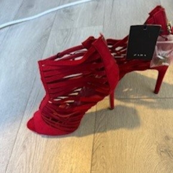 Zara Cherry Red Faux Suede Strappy Caged Open Toe 4” Stiletto Heels Size 40 - Picture 4 of 6